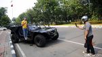 Warga Antusias Menjajal Kendaraan Tempur TNI