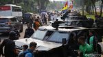 Warga Antusias Menjajal Kendaraan Tempur TNI