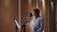 Dalam lagu itu, Candra Darusman ingin menampilkan semangat kolaborasi antara dua bidang yang berbeda, yakni musik dan film. Foto: dok. Istimewa