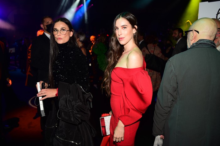 Demi Moore dan Scout LaRue Willis di Paris Fashion Week saat menghadiri acara Love Brings Love.