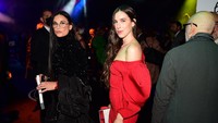 Potret Demi Moore dan Scout LaRue Willis di Paris Fashion Week saat menghadiri acara Love Brings Love. (Foto: Getty Images For AZ Factory/Victor Boyko) 