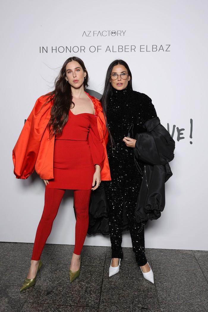 Demi Moore dan Scout LaRue Willis Demi Moore dan Scout LaRue Willis di Paris Fashion Week saat menghadiri acara Love Brings Love.