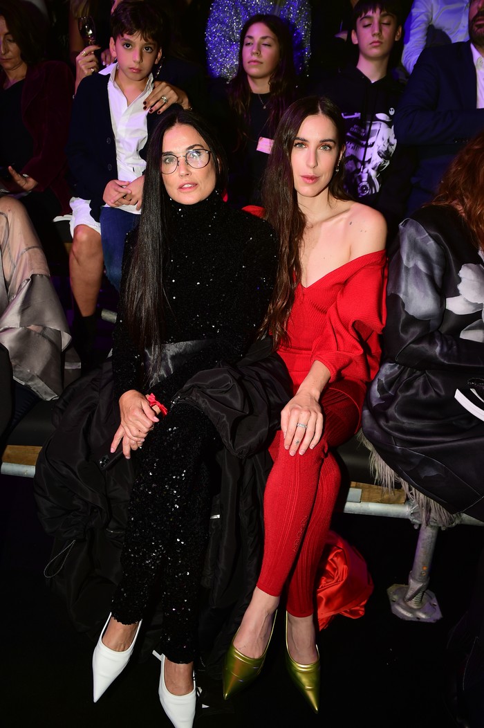 Demi Moore dan Scout LaRue Willis di Paris Fashion Week saat menghadiri acara Love Brings Love.