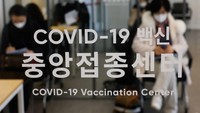 Diketahui, sebanyak 41,7 miliar won telah diberikan ke Badan Pengendalian dan Pencegahan Penyakit Korea untuk membeli perawatan COVID-19 tahun depan. Sementara, biaya untuk membeli obat molnupiravir disebut mencapai 900.000 won per orang atau sekitar 10 juta rupiah. Kim Hong-Ji - Pool/Getty Images.