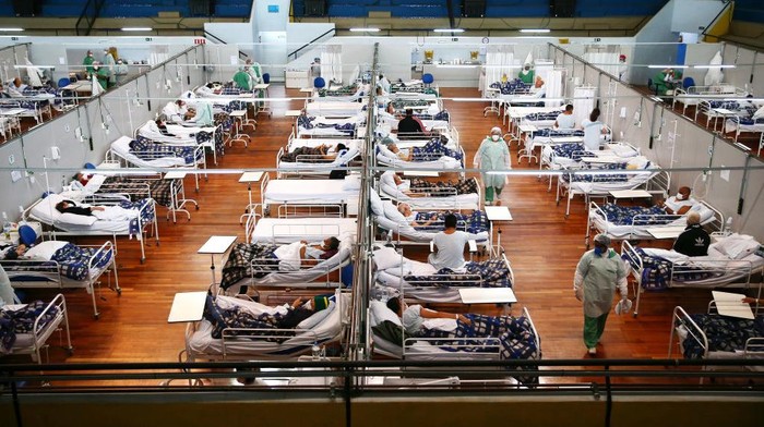 Molnupiravir tengah disorot karena disebut sebagai obat oral COVID-19 pertama di dunia. Sejumlah negara pun tengah mengincar obat ini, salah satunya Indonesia.