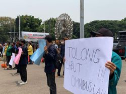 Polisi Bubarkan Aksi BEM SI Setahun Disahkannya UU Cipta Kerja
