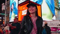 Dirinya menghadiri salah satu acara yang membawa wajahnya terpampang di Time Square. Foto: Instagram Febby Rastanty