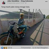 Biarpun rodanya cuma dua, tapi sudah bukan pakai stang lagi. Apapun akan dilakukan demi bisa terlihat mewah walaupun uangnya pas-pasan. Foto: 1cak.com