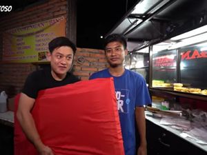 Gokil! Bobon Santoso Tantang Penjual Gorengan Masak TV 32 Inch