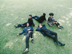 Nuansa 90-an di EP Good Morning Everyone