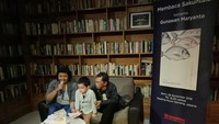 Dia juga dikenal sebagai seorang sastrawan. Ini momen saat peluncuran buku puisi berjudul Sakuntala. Foto: Gunawan Maryanto/ Instagram