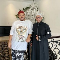 Jika dilihat, penampilan Ivan Gunawan saat ini memang cukup berbeda. Tubuhnya jadi terlihat jauh lebih kurus. Tak sedikit netizen yang memuji penampilan barunya itu dan menyebutnya jadi terlihat lebih ganteng. Foto: Instagram/@ivan_gunawan