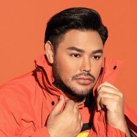 Ivan Gunawan pernah mengatakan bahwa selama menjalani diet dirinya tidak mengonsumsi gorengan dan makanan yang mengandung santan. Selain itu juga Igun berusaha untuk tidak telat makan. Karena usaha dan kerja kerasnya itu, kini badannya pun berhasil jadi lebih kurus. Foto: Instagram/@ivan_gunawan