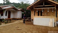 Suasana Kampung Cigumentong, Desa Sindulang, Kecamatan Cimanggung, Sumedang. Di Cigumentong, anjing tak hanya dipelihara warga untuk menjaga kebun tetapi juga sebagai alarm jika ada orang tak dikenal datang. 