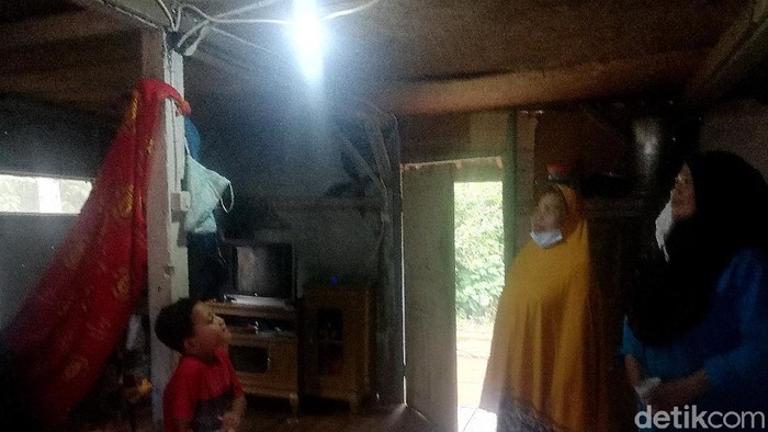 Jelajah Perbatasan Sumedang-Garut-Bandung di Gunung Masigit Kareumbi Kawasan Hutan Gunung Masigit Kareumbi menjadi perbatasan wilayah Kabupaten Sumedang, Kabupaten Bandung dan Kabupaten Garut. Ingin tahu titik perbatasannya?