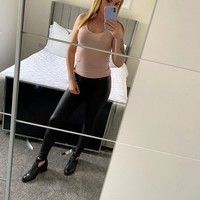 Ketika kami keluar dengan Isla semua orang menyangka dia anakku dan Richard. Ketika kami menjelaskan pada mereka bahwa sebenarnya kami kakek dan neneknya mereka benar-benar terkejut. Kebanyakan orang tidak percaya ketika kami mengatakannya. Tapi aku tentu bisa mengerti mengapa orang-orang berpikir begitu karena kami masih berusia 30an, katanya dilansir Dailystar. Foto: Instagram Jenni Medlam