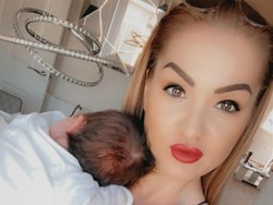 8 Potret Wanita yang Punya Cucu di Usia 33, Diberi Gelar Nenek Termuda