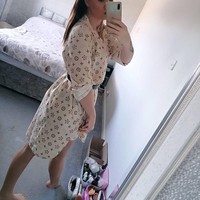 Jenni sendiri mengaku sangat terkejut ketika tahu anaknya hamil di usia 16. Namun wanita itu memutuskan untuk mendukung anak perempuannya dan membantu merawat sang cucu. Aku (dipanggil) Nanna dan Richard Gpa. Menjadi kakek nenek muda artinya kamu lebih punya banyak waktu mencintai cucumu dan menyayangi mereka. Dan kami mungkin akan punya cicit, Foto: Instagram Jenni Medlam