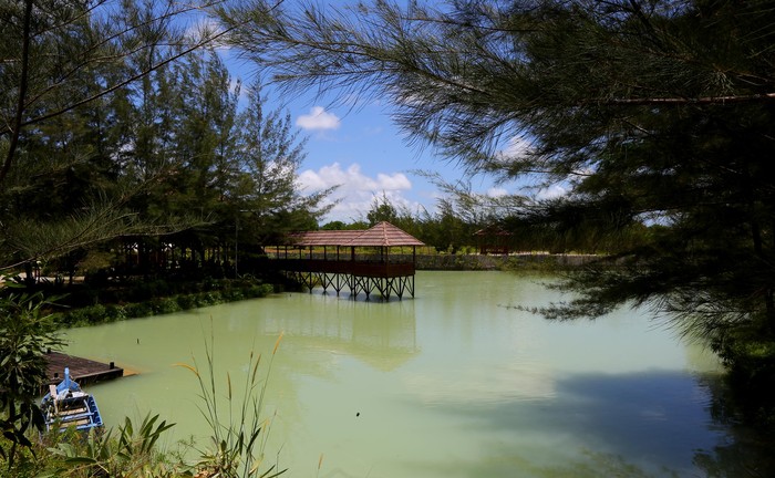 Kawasan konservasi dan wisata bekas tambang di Bangka Belitung.