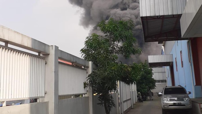 Kebakaran gudang di Jakut