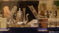 Budi pun berharap kerajinan yang dibuat olehnya bersama para kolega itu dapat diproduksi lebih besar lagi. Bahkan kalau bisa dibuatkan satu buah pabrik pewter seperti yang ada di Selangor, Malaysia.