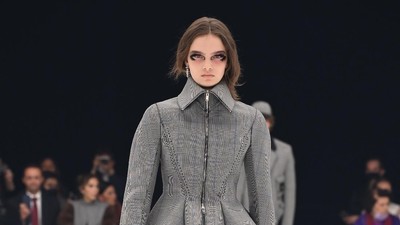 10 Koleksi Busana Givenchy Spring/Summer 2022, Karya Perdana Matthew Williams