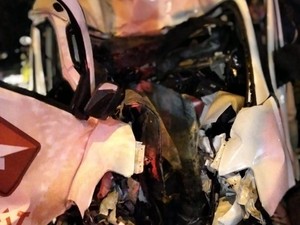 Mobil Ekspedisi Tabrak Separator di Jl Juanda Depok, Sopir Terjepit