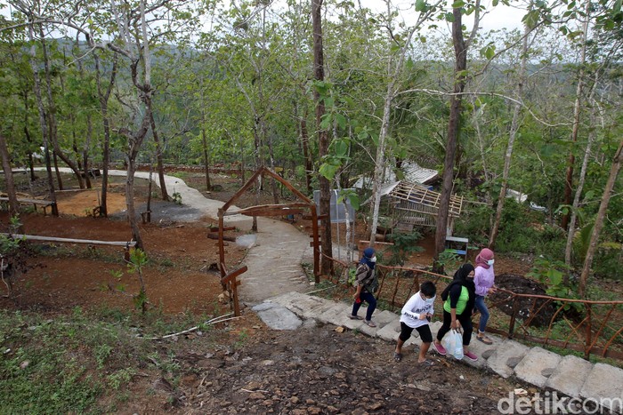 Sejumlah destinasi wisata di Gunungkidul diusulkan untuk melakukan uji coba terbatas. Salah satunya adalah destinasi wisata Gunung Ireng yang terletak di Patuk, Gunungkidul, Yogyakarta.