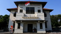 Sebagai informasi, detikcom bersama MIND ID mengadakan program Jelajah Tambang berisi ekspedisi ke daerah pertambangan Indonesia. detikcom menyambangi kota-kota industri tambang di Indonesia untuk memotret secara lengkap bagaimana kehidupan masyarakat dan daerah penghasil mineral serta bagaimana pengolahannya. Untuk mengetahui informasi lebih lengkap, ikuti terus beritanya di detik.com/jelajahtambang.