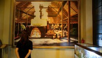 Ada juga galeri sarana prasarana yang memamerkan foto-foto lama kota Muntok tempo doeloe, termasuk peta kota tua Muntok. Ada juga galeri Bung Karno yang menampilkan foto ketika Bung Karno dan kawan-kawan diasingkan ke Muntok. Termasuk miniatur Wisma Ranggam dan Wisma Menumbing, gedung tempat tokoh-tokoh diasingkan di Muntok.