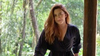 Konsistensi menjadi kunci Nafa Urbach tetap bisa terus mengisi hati penggemarnya. Foto: Instagram Nafa Urbach