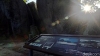 Tanjung tinggi adalah pantai yang diapit oleh dua semenanjung, yaitu tanjung Kelayang dan tanjung Pendam. Tempat inilah yang representatif menggambarkan Belitung dan dipilih untuk dijadikan lokasi syuting film Laskar Pelangi.