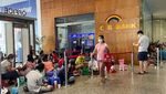 Nestapa Warga Myanmar Antre Mengular Berjam-jam di Depan ATM