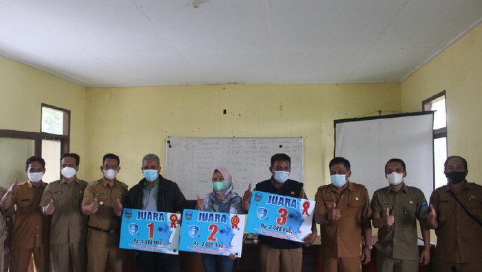 Penyuluh Pertanian Lapangan (PPL) dan Penyuluh Pertanian Swadaya (PPS) di Kabupaten Pangandaran mendapatkan hadiah jutaan rupiah.