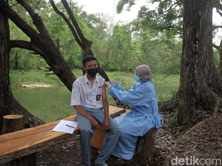 Percepat Herd Immunity, Santri-Pelajar di Gunungkidul Divaksinasi