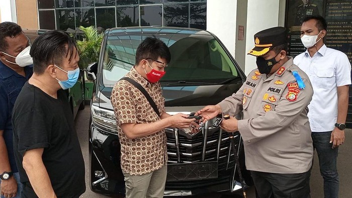 Polisi tangkap pelaku penggelapan mobil showroom di Tangsel