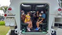 Alutsista TNI masih dipamerkan di dekat Istana Merdeka, Jakarta, dalam rangka HUT ke-76 TNI. Warga terlihat masih antusias mendatangi pameran alutsista TNI di hari terakhir. (Foto: Nahda Rizki Utami)