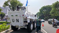 Diketahui dalam HUT ke-76 TNI ini, ratusan alutsista milik TNI dipamerkan di depan istana. Sejumlah kendaraan taktis TNI berjejer di sepanjang Jalan Medan Merdeka Barat dan Jalan Medan Merdeka Utara. (Foto: Nahda Rizki Utami) 