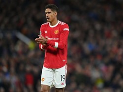 Raphael Varane adalah bek baru dengan jam terbang tinggi. Varane bisa saja ditunjuk untuk jadi pemimpin di lapangan dan jadi komando di lini pertahanan (Getty Images)