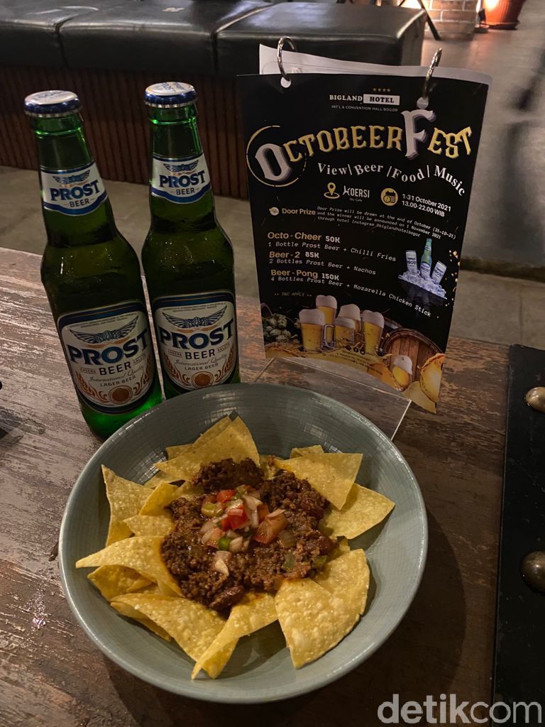 Rayakan 'Octoberfest' denganl Ngemil Santai di Kafe Rooftop Tertinggi di Bogor