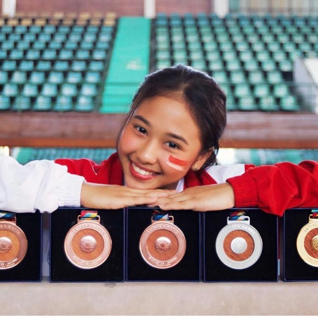 Rifda Irfanaluthfi adalah atlet dari cabang olahraga senam artistik yang jadi perhatian di PON XX Papua. Wanita 21 tahun itu baru saja memenangkan empat medali emas sekaligus. Seperti apa sosoknya? Foto: Instagram @rifda_irfanaluthfi