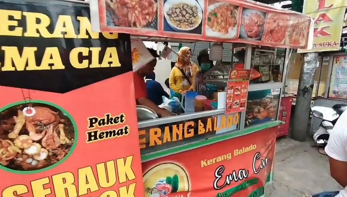 Seafood Gerobakan Komplet 5 Seafood Gerobakan yang Menunya Paling Komplet, Mirip di Restoran!