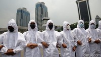 Sementara itu, pihak kepolisian diketahui menerjunkan petugas dengan APD lengkap untuk menjaga keamanan dan ketertiban di tengah berlangsungnya aksi BEM SI di kawasan Patung Kuda.