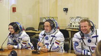 Rusia kembali menorehkan sejarah dengan kirimkan seorang aktris dan sutradara ke luar angkasa. Mereka diketahui akan membuat film pertama di orbit luar angkasa.