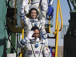 Siap Cetak Sejarah, Aktris-Sutradara Rusia Syuting Film di Luar Angkasa