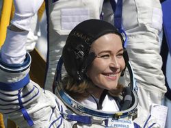 Siap Cetak Sejarah, Aktris-Sutradara Rusia Syuting Film di Luar Angkasa