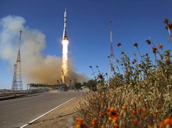 Siap Cetak Sejarah, Aktris-Sutradara Rusia Syuting Film di Luar Angkasa