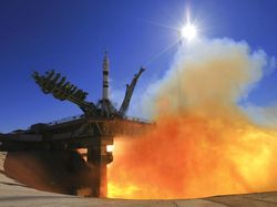 Siap Cetak Sejarah, Aktris-Sutradara Rusia Syuting Film di Luar Angkasa