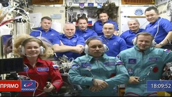 Dipimpin oleh kosmonaut veteran Anton Shkaplerov, awak Rusia meluncur dengan kendaraan luar angkasa Soyuz MS-19 dalam misi selama 12 hari di Stasiun Luar Angkasa Internasional (ISS) untuk syuting adegan film berjudul The Challenge. Mereka pun telah kembali ke bumi pada bulan Oktober lalu. Roscosmos Space Agency via AP.