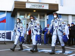 Saat Orang Terkaya-Warga Biasa Terbang ke Luar Angkasa di 2021